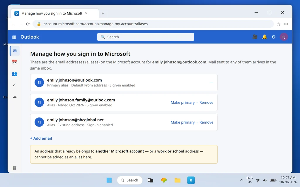 Microsoft account Manage how you sign in page listing the primary alias and two aliases with Make primary and Remove options