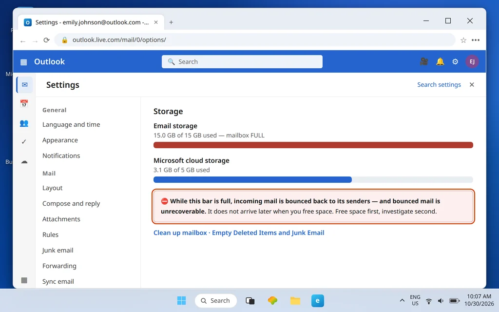 Outlook.com Storage settings showing the mailbox completely full with a warning that bounced incoming mail is unrecoverable